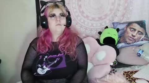 Snapshot of veelehanex3 chatting on 01/10/25, 04:01 Veronica Lehane online show from 01/10/25, 04:01