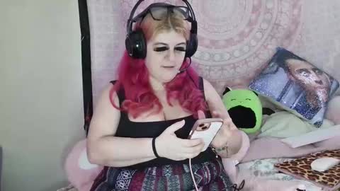 Snapshot of veelehanex3 chatting on 01/24/25, 04:06 Veronica Lehane online show from 01/24/25, 04:06