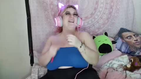 Snapshot of veelehanex3 chatting on 02/11/25, 01:10 Veronica Lehane online show from 02/11/25, 01:10