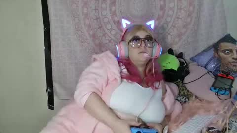 Snapshot of veelehanex3 chatting on 02/15/25, 05:50 Veronica Lehane online show from 02/15/25, 05:50