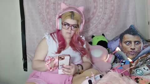 Snapshot of veelehanex3 chatting on 03/04/25, 10:16 Veronica Lehane online show from 03/04/25, 10:16