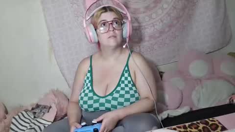 Snapshot of veelehanex3 chatting on 09/20/25, 08:54 Veronica Lehane online show from 09/20/25, 08:54