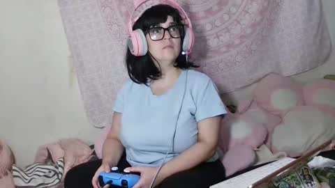 Snapshot of veelehanex3 chatting on 10/11/25, 12:26 Veronica Lehane online show from 10/11/25, 12:26