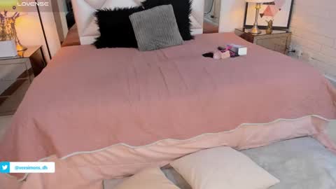 Vee Simons online show from 12/28/24, 11:26