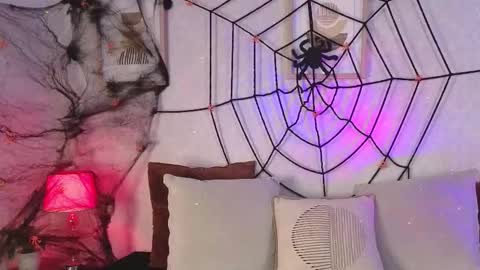 Snapshot of veesimons_dh chatting on 10/29/25, 08:43 Vee Simons online show from 10/29/25, 08:43