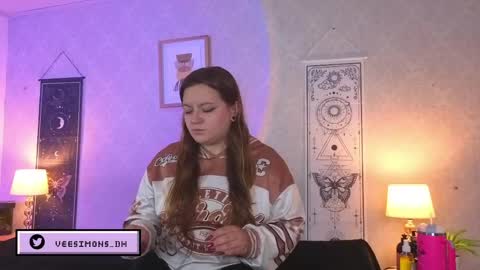 Vee Simons online show from 06/08/26, 07:36