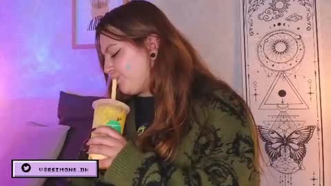Vee Simons online show from 07/02/26, 09:10