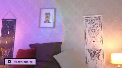 Vee Simons online show from 07/07/26, 07:40