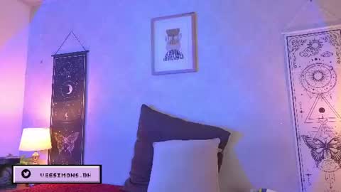 Vee Simons online show from 07/10/26, 08:00