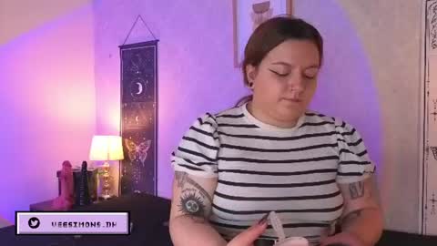 Vee Simons online show from 07/23/26, 08:29