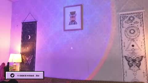 Vee Simons online show from 07/24/26, 09:46