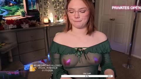 Snapshot of vegas_romance chatting on 01/11/26, 01:32 vegas_romance online show from 01/11/26, 01:32