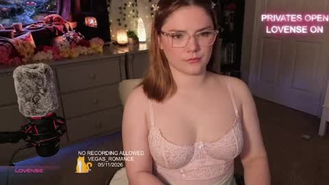 Snapshot of vegas_romance chatting on 05/12/26, 03:25 vegas_romance online show from 05/12/26, 03:25