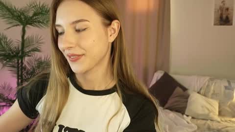 Snapshot of vegas_v chatting on 11/04/25, 12:48 Maria online show from 11/04/25, 12:48