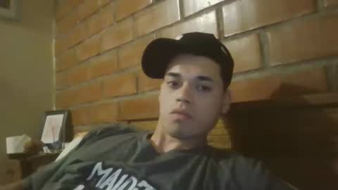 Snapshot of velasmanu1 chatting on 12/05/25, 04:21 velasmanu1 online show from 12/05/25, 04:21