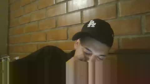 Snapshot of velasmanu1 chatting on 12/15/25, 01:32 velasmanu1 online show from 12/15/25, 01:32