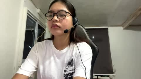 Snapshot of veliabiez chatting on 06/05/26, 02:34 Sophie online show from 06/05/26, 02:34