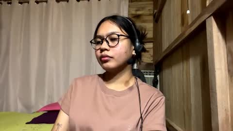 Snapshot of veliabiez chatting on 06/12/26, 10:58 Sophie online show from 06/12/26, 10:58