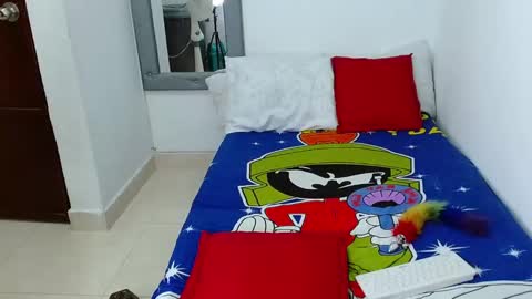 velk_hot1 online show from 11/21/25, 09:35