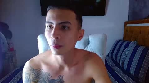 velk_hot1 online show from 04/21/26, 12:33