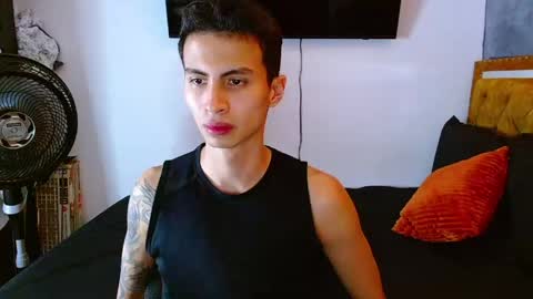 velk_hot1 online show from 05/15/26, 02:46