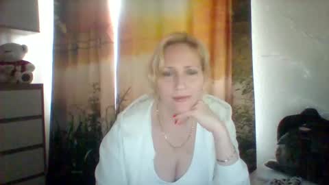 velka_raspberry online show from 05/22/26, 08:21