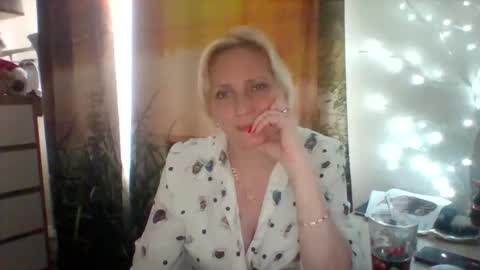 velka_raspberry online show from 05/27/26, 03:31