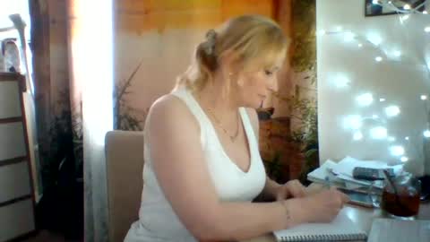 velka_raspberry online show from 06/21/26, 09:12