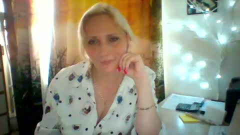 velka_raspberry online show from 07/08/26, 04:44