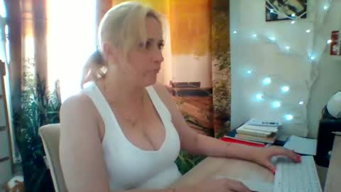 velka_raspberry online show from 07/23/26, 03:32