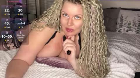 Snapshot of vellinka chatting on 09/21/25, 11:17 vellinka online show from 09/21/25, 11:17