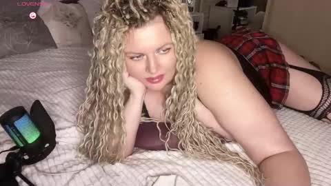 Snapshot of vellinka chatting on 09/27/25, 10:15 vellinka online show from 09/27/25, 10:15