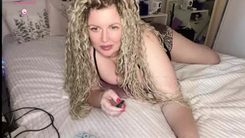 Snapshot of vellinka chatting on 10/07/25, 06:21 vellinka online show from 10/07/25, 06:21