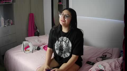 Snapshot of velma_star chatting on 04/30/26, 11:27 Velma online show from 04/30/26, 11:27
