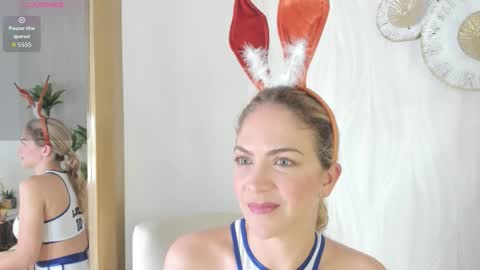 Snapshot of velora_ chatting on 11/02/25, 03:09 Velora online show from 11/02/25, 03:09