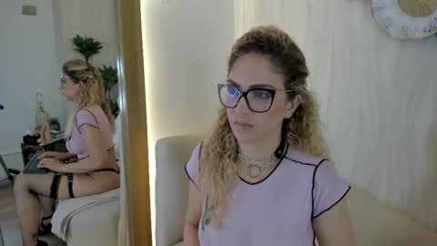 Snapshot of velora_ chatting on 11/11/25, 03:50 Velora online show from 11/11/25, 03:50