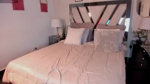 veluna_ online show from 07/02/26, 11:16