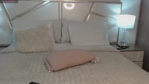 veluna_ online show from 07/21/26, 12:29