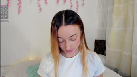 velvet_00 online show from 06/19/26, 03:22