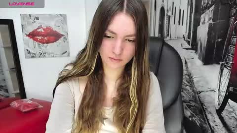 Snapshot of velvet__moon chatting on 11/25/25, 11:49 Sophi online show from 11/25/25, 11:49