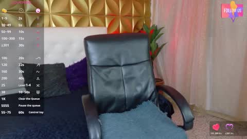 Snapshot of velvet_cam chatting on 10/27/25, 04:16 velvet_cam online show from 10/27/25, 04:16