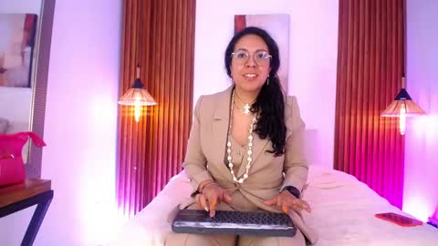 Snapshot of velvet_curly chatting on 04/27/26, 12:14 Emma Curly online show from 04/27/26, 12:14