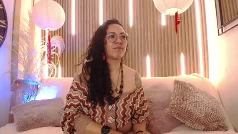 Snapshot of velvet_curly chatting on 06/06/26, 12:32 Emma Curly online show from 06/06/26, 12:32