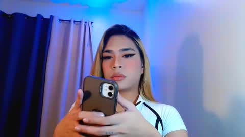 Snapshot of velvet_delux69 chatting on 11/03/25, 12:39 velvet_delux69 online show from 11/03/25, 12:39