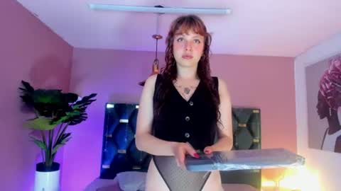Isabella  online show from 06/09/26, 11:44