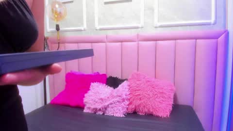 velvet_giirll online show from 06/04/26, 01:17