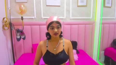 velvet_giirll online show from 07/06/26, 01:41