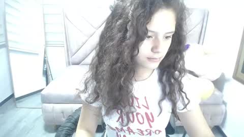 velvet_moon_v online show from 09/17/25, 01:02