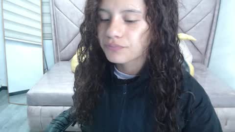 velvet_moon_v online show from 09/18/25, 01:02