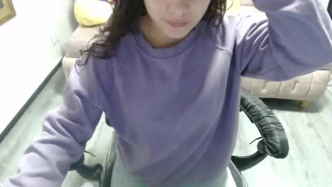 Snapshot of velvet_moon_v chatting on 11/15/25, 01:18 velvet_moon_v online show from 11/15/25, 01:18